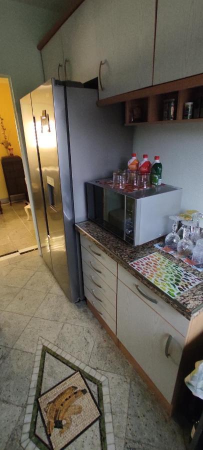 Weltoffenes Privates Gaestezimmer Bei Lgbtq Freundlichen Gastgeber Der Mit In Der Wohnung Lebt ベルリン エクステリア 写真