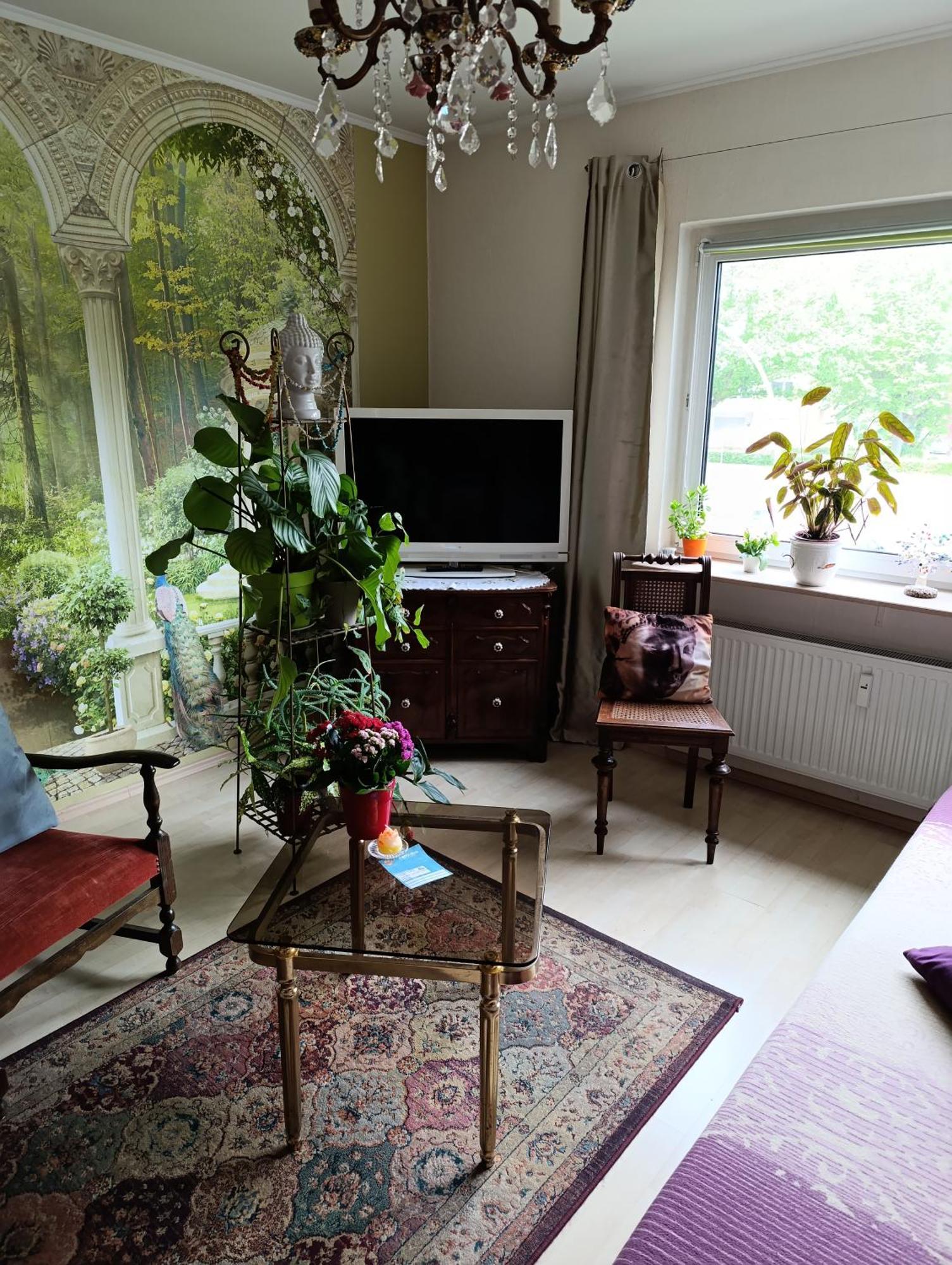 Weltoffenes Privates Gaestezimmer Bei Lgbtq Freundlichen Gastgeber Der Mit In Der Wohnung Lebt ベルリン エクステリア 写真